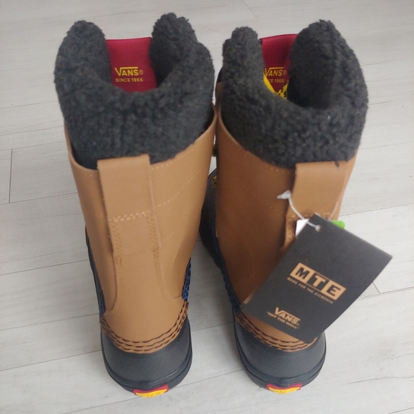 VANS NEW Standard Snow MTE Boots - Picture 7 of 12